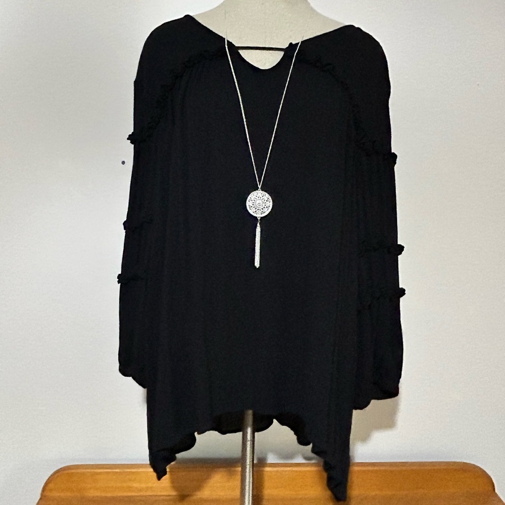 a.n.a. Very pretty black 3/4 length sleeve gauze/crepe top. Ruffled detail, xl